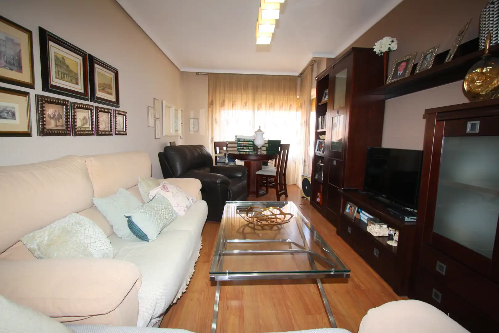 Sala de estar de Piso en venta en Albacete con Calefacción, Parquet y Amueblado