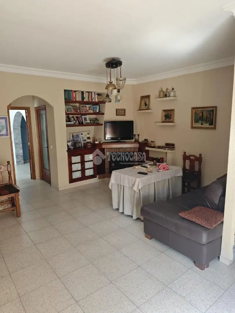 Home with terrace for sale in C. el Telar