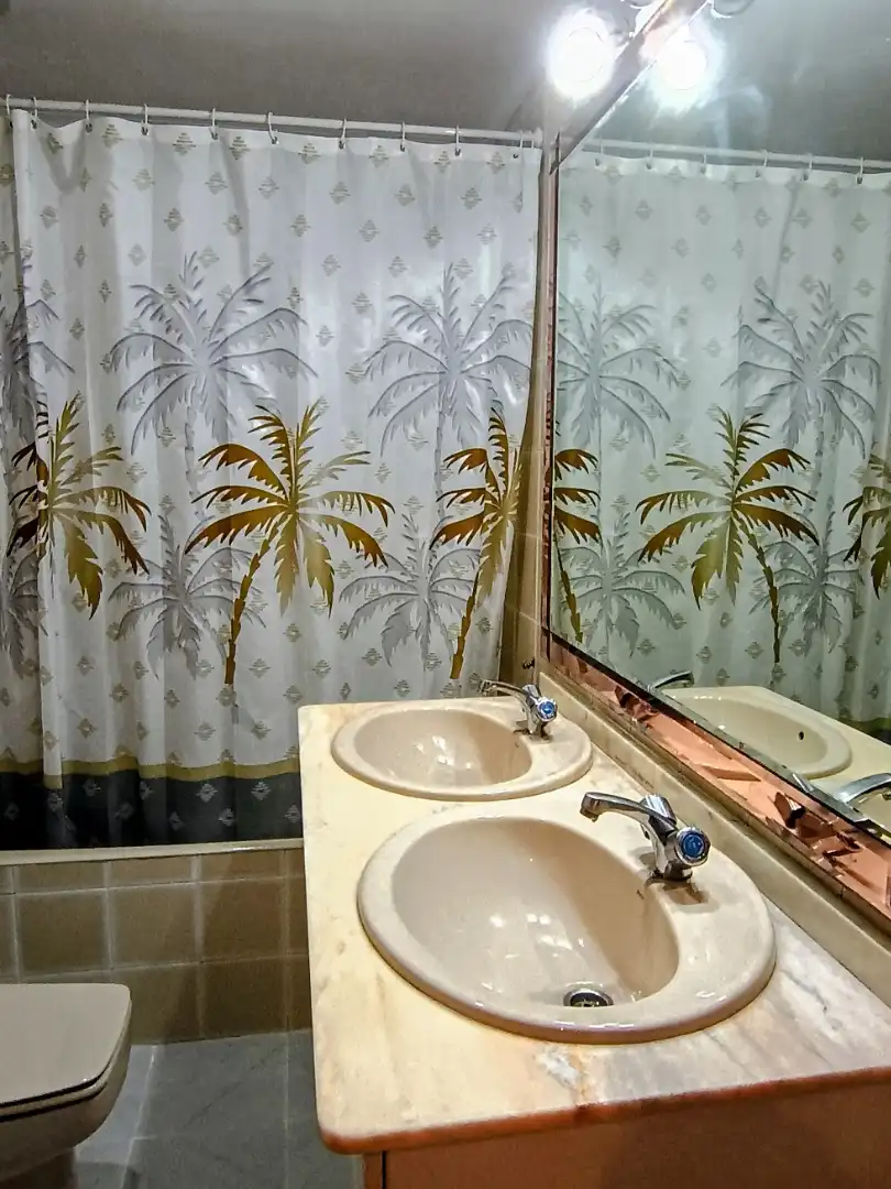 Baño de Piso en venta en Elche / Elx con Aire acondicionado, Calefacción y Balcón