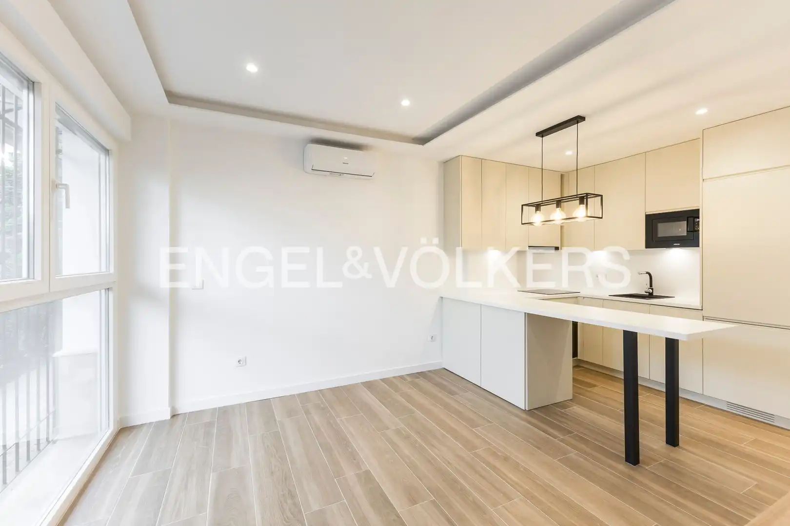 Menjador de Apartament en venda en Madrid amb Aire condicionat i Calefacció
