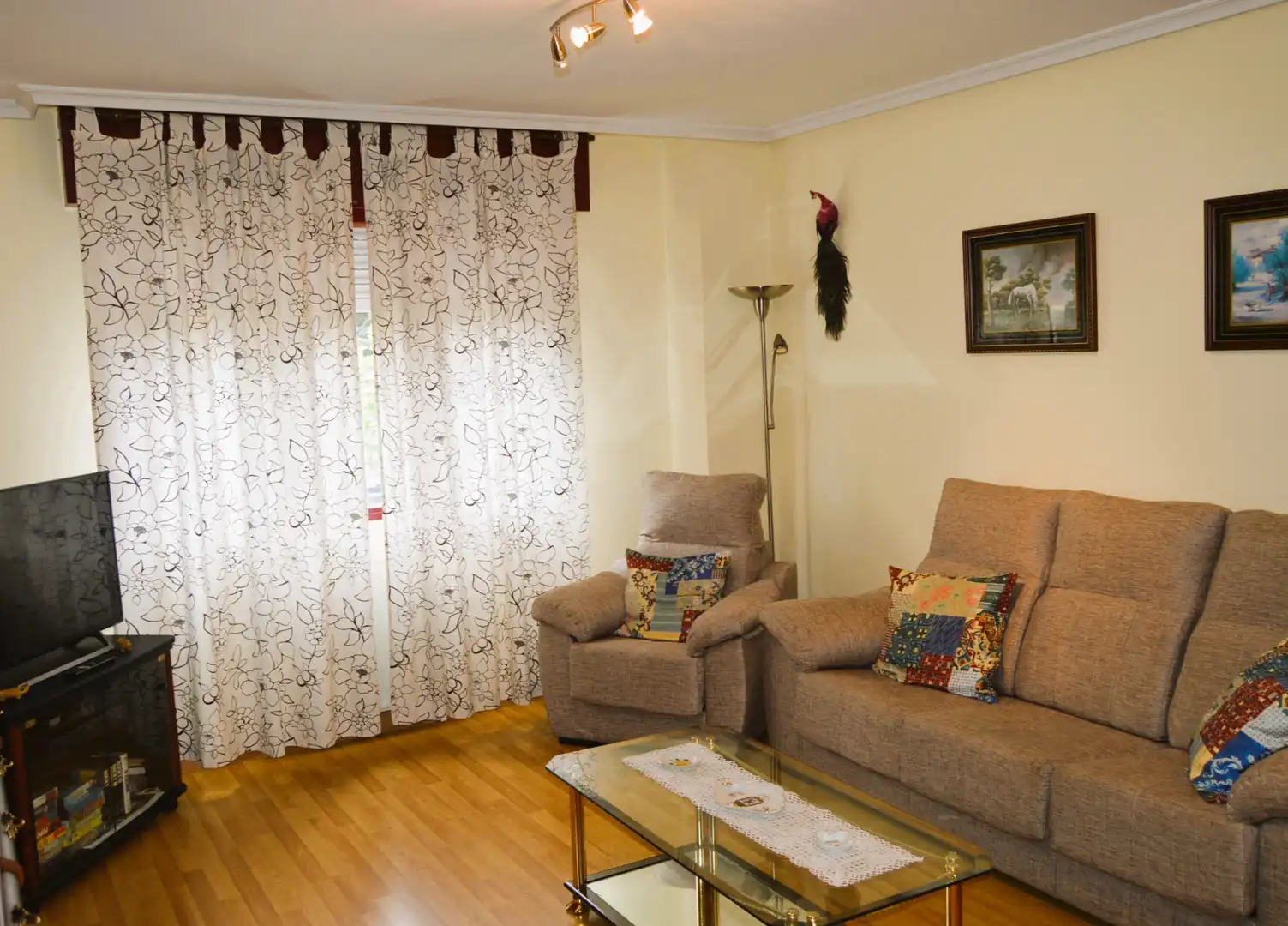 Sala de estar de Piso en venta en Avilés con Calefacción, Parquet y Trastero