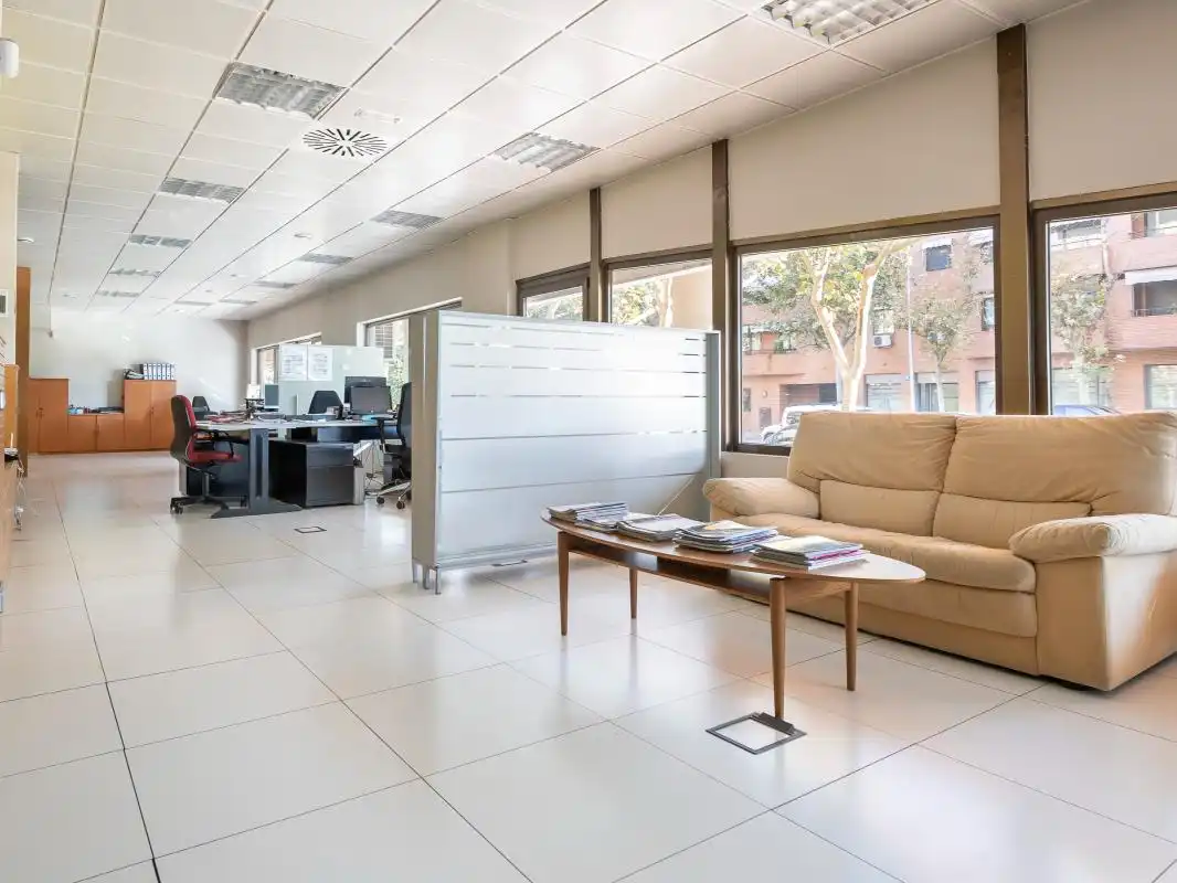 Commercial properties for rent in Pozuelo de Alarcón  with Air Conditioner and Heating