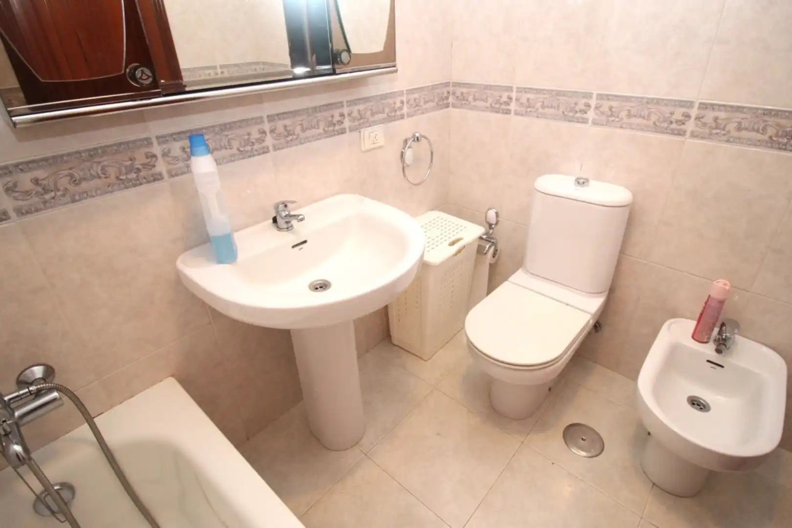 Bathroom of Flat for rent in Betanzos  with Parquet flooring, Storage room and Furnished
