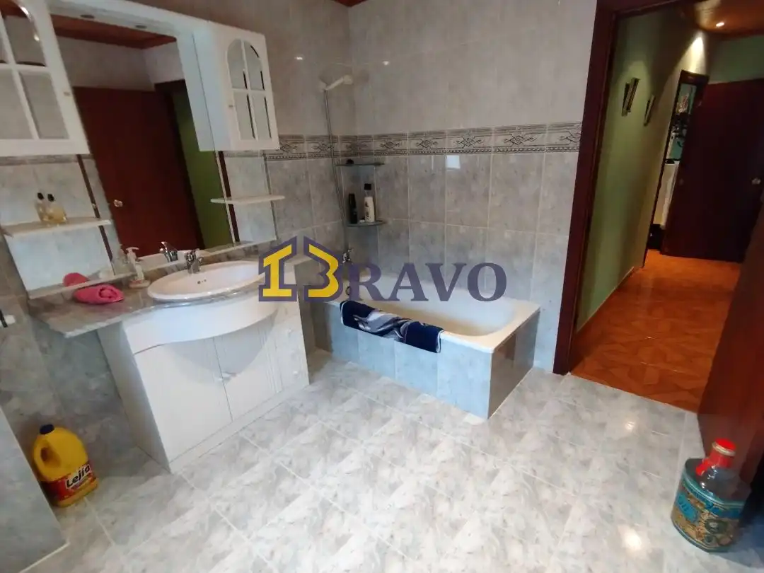 Baño de Casa o chalet en venta en Medina de Pomar con Calefacción, Jardín privado y Terraza