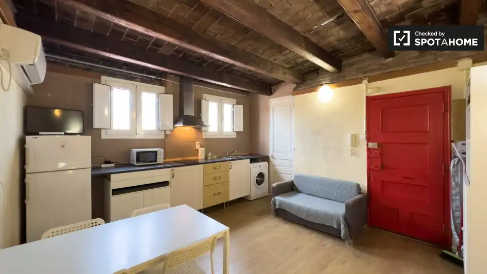 Piso con terraza en alquiler en Eixample