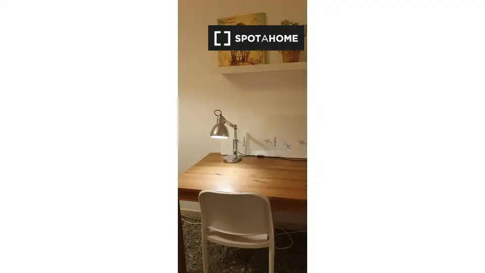 Dormitori de Pis per a compartir en Barcelona amb Aire condicionat, Calefacció i Moblat