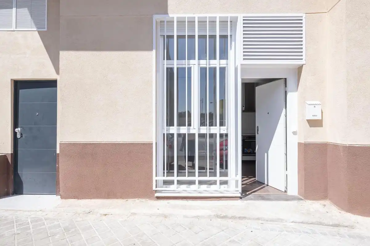 Exterior view of Ground floor for sale in Madrid  with Air Conditioner and Heating