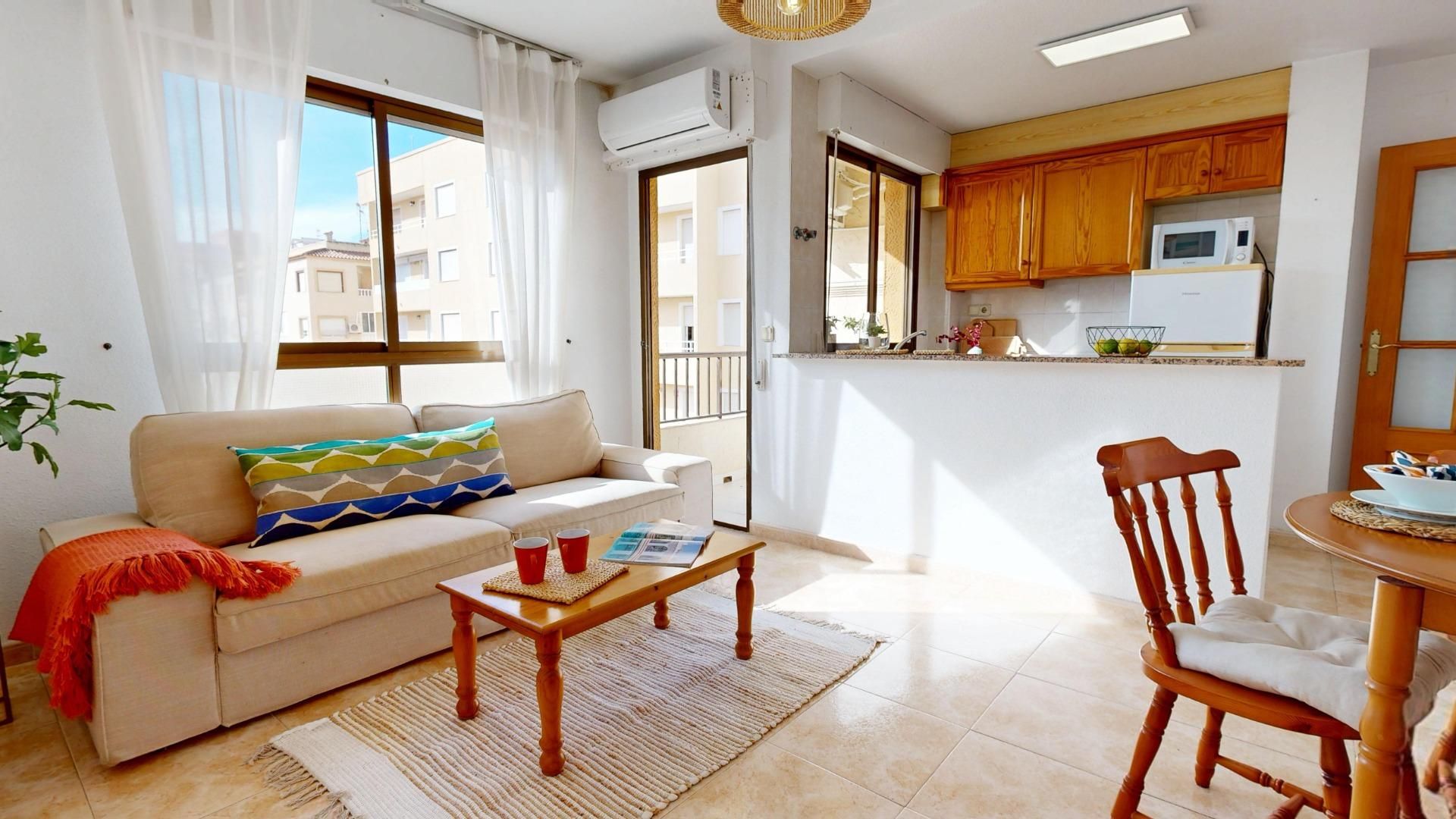 Sala d'estar de Apartament en venda en Torrevieja amb Aire condicionat