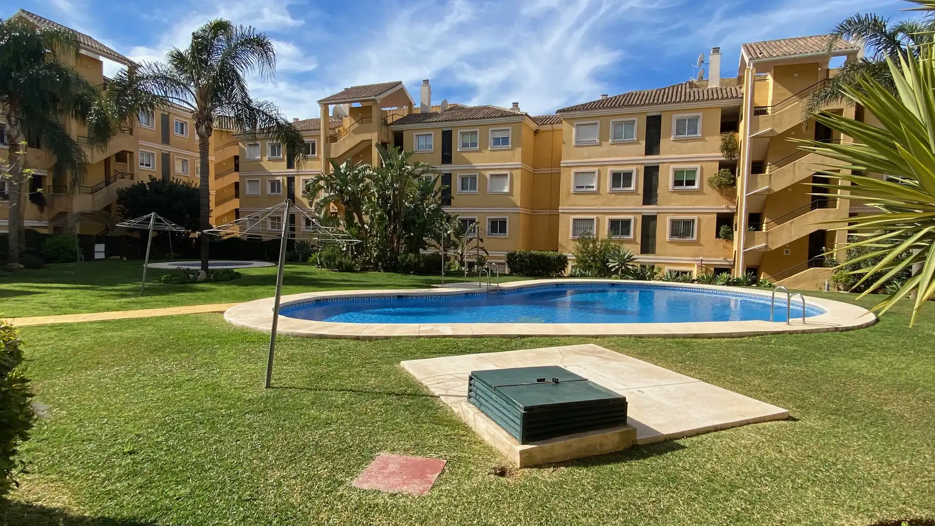 Vista exterior de Piso en venta en Mijas con Trastero y Piscina