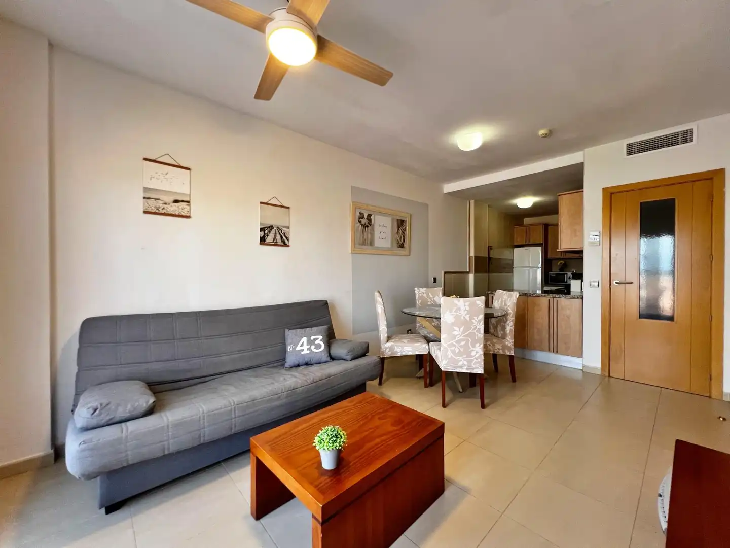 Sala de estar de Casa adosada en venta en Ayamonte con Aire acondicionado, Calefacción y Terraza