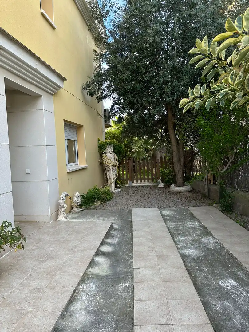 Casa a schiera con terrazza in vendita a Carrer de Vallbona, imagen 5
