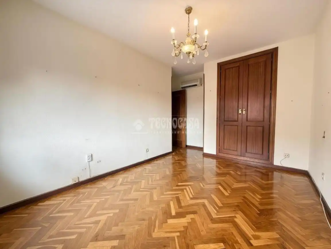 Dormitori de Pis en venda en Madrid amb Aire condicionat, Parquet i Terrassa