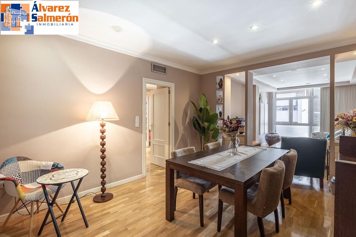 Dining room of Flat for sale in  Granada Capital  with Air Conditioner and Storage room
