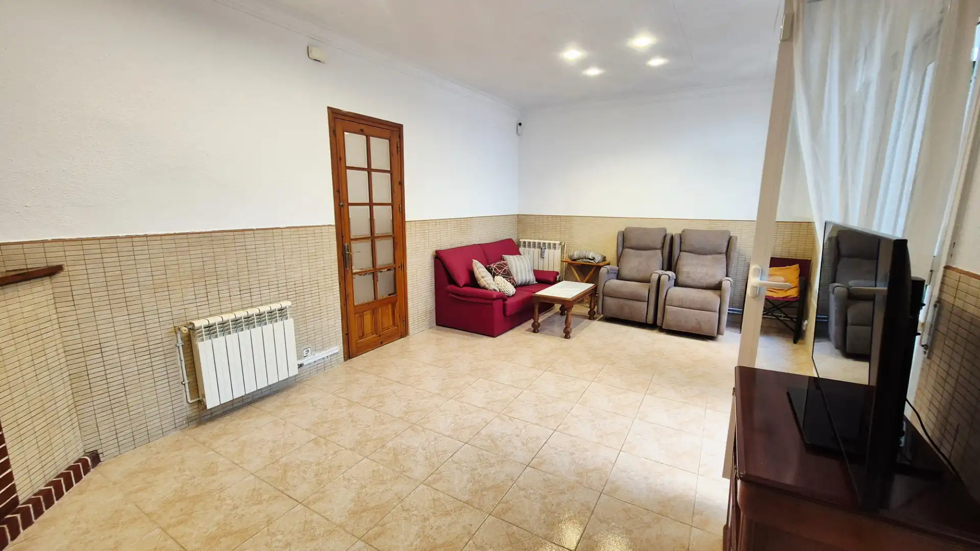 Sala d'estar de Casa o xalet en venda en Arenys de Mar amb Calefacció, Terrassa i Moblat