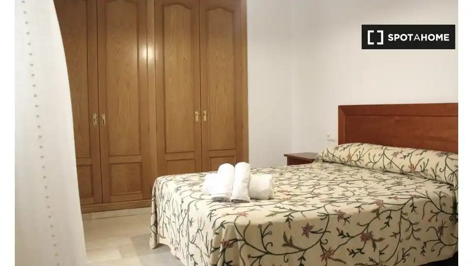 Room in Ensanche - Diputación