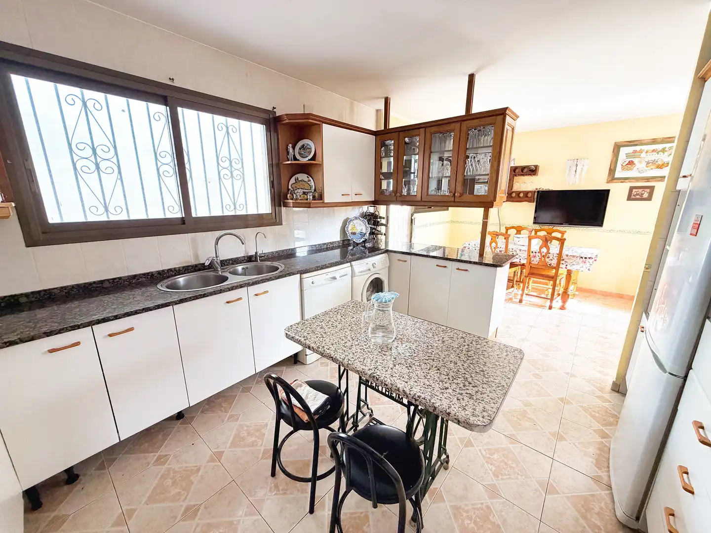 Cuina de Casa o xalet en venda en Vallirana amb Aire condicionat, Calefacció i Terrassa