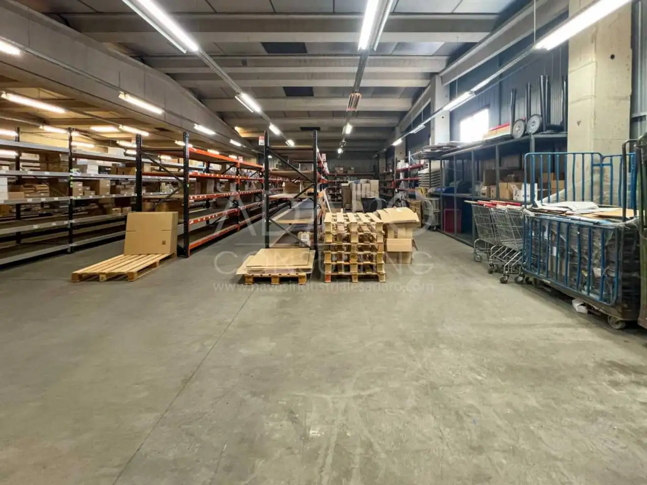 Industrial building to rent in Calle Daza Valdés