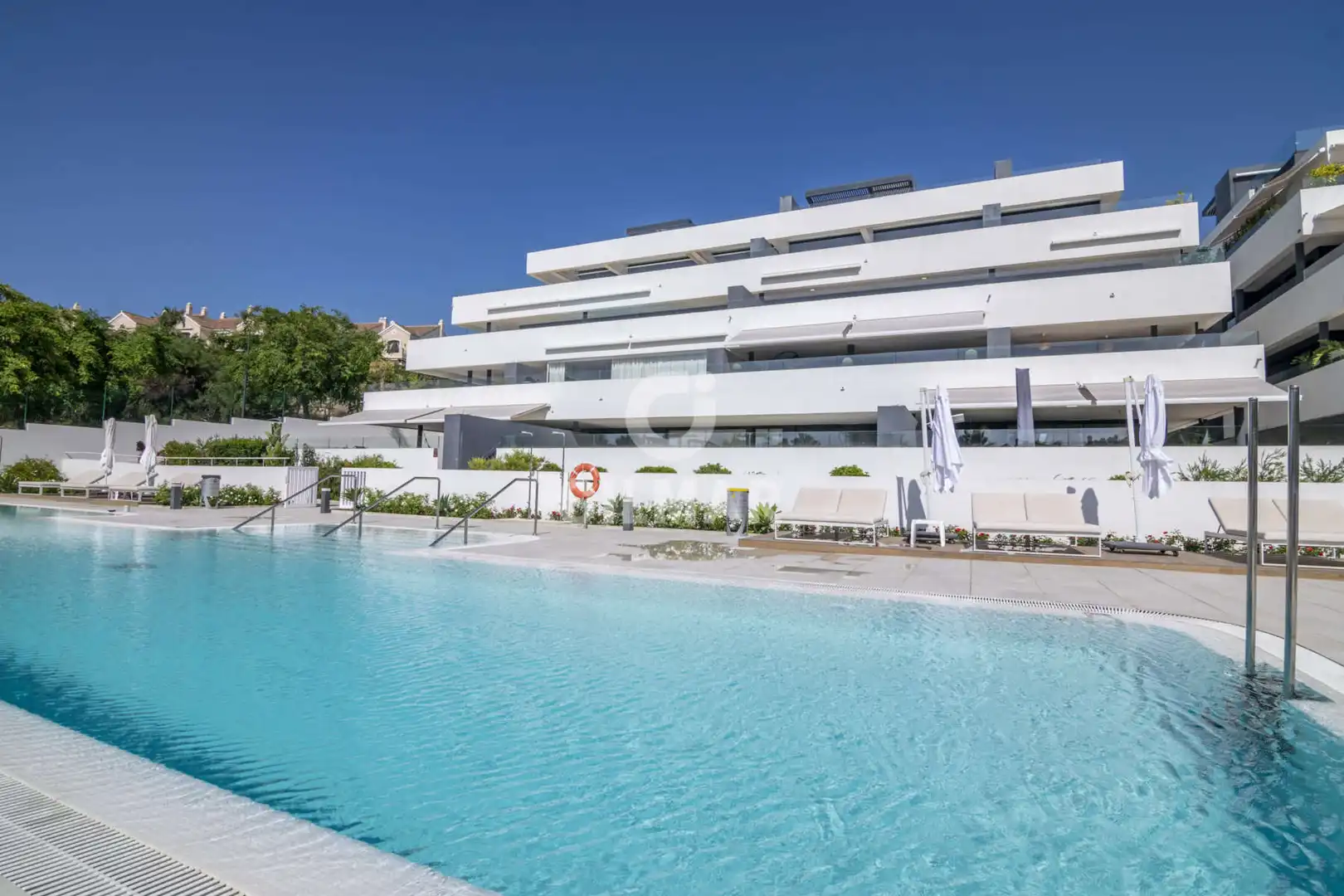 Vista exterior de Apartament en venda en Estepona amb Calefacció, Traster i Piscina
