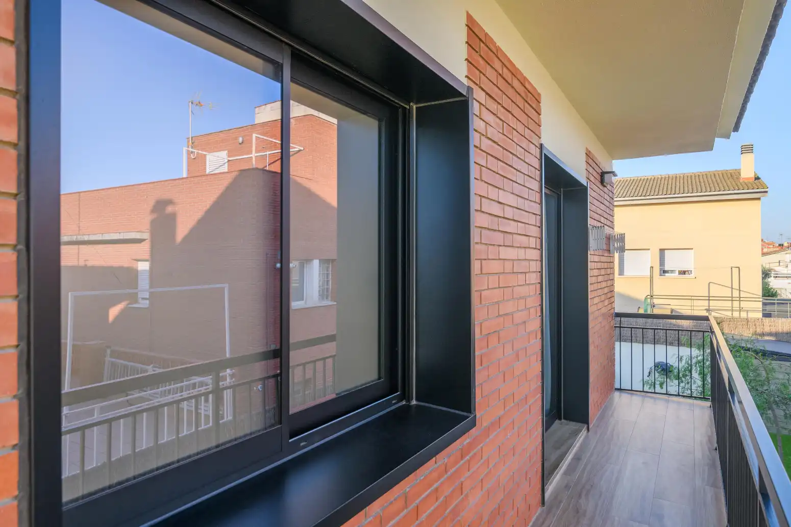 Vista exterior de Casa o xalet en venda en Viladecans amb Aire condicionat, Calefacció i Parquet