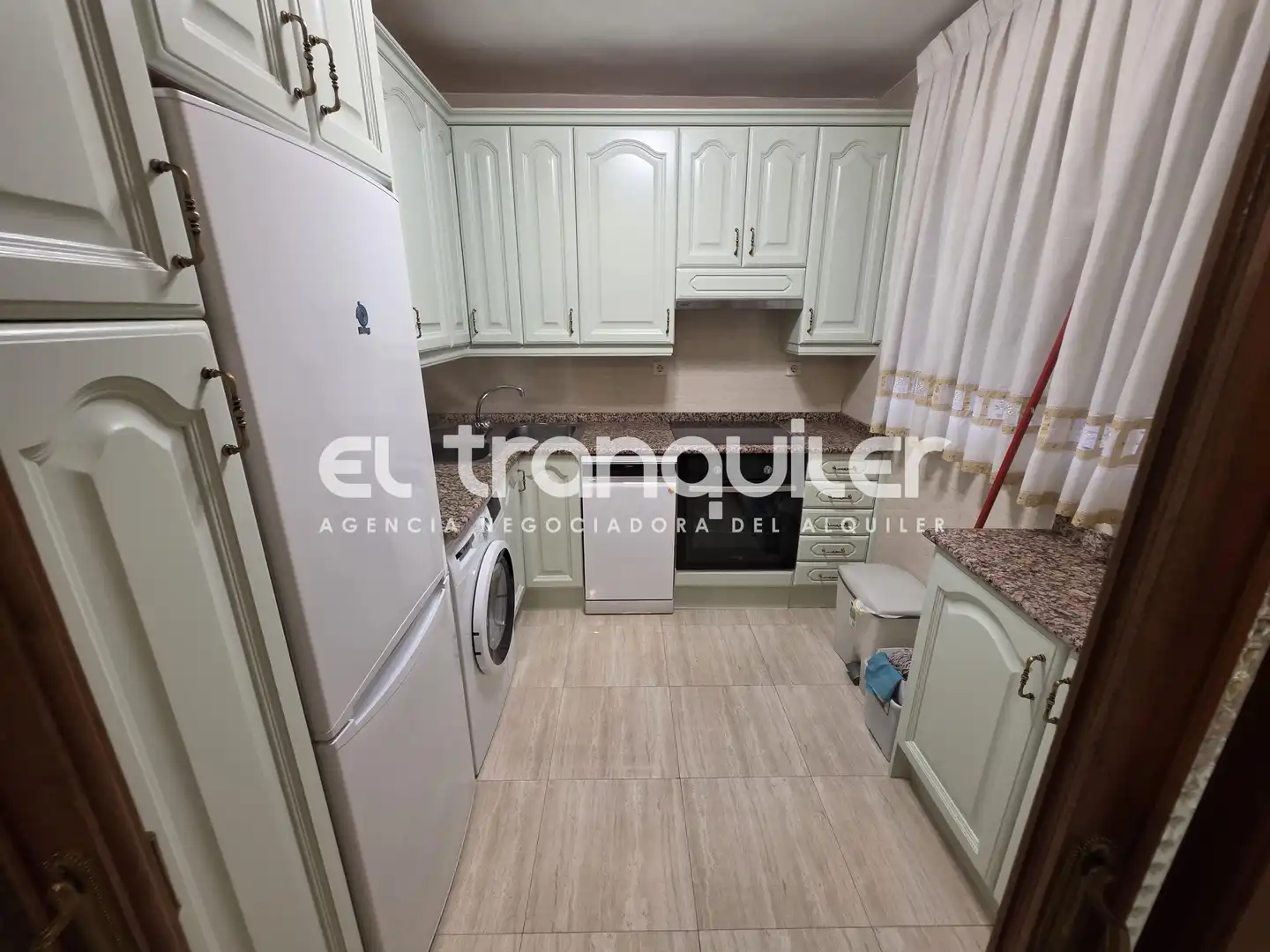 Cuina de Pis de lloguer en Madrid amb Aire condicionat, Parquet i Rentadora