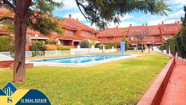 Casa-chalet en Venta en Divina Pastora