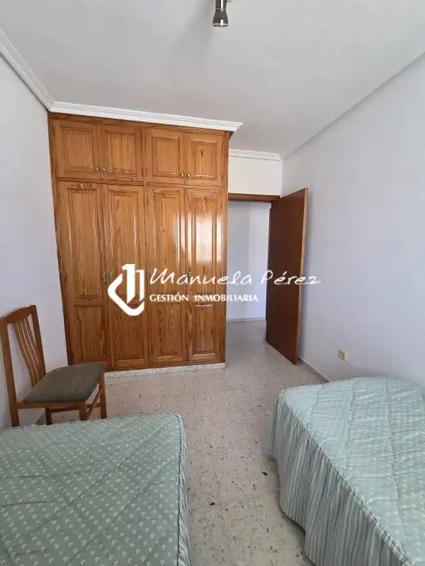 Schlafzimmer von Wohnung zur Miete in Cáceres mit Klimaanlage, Heizung und Terrasse