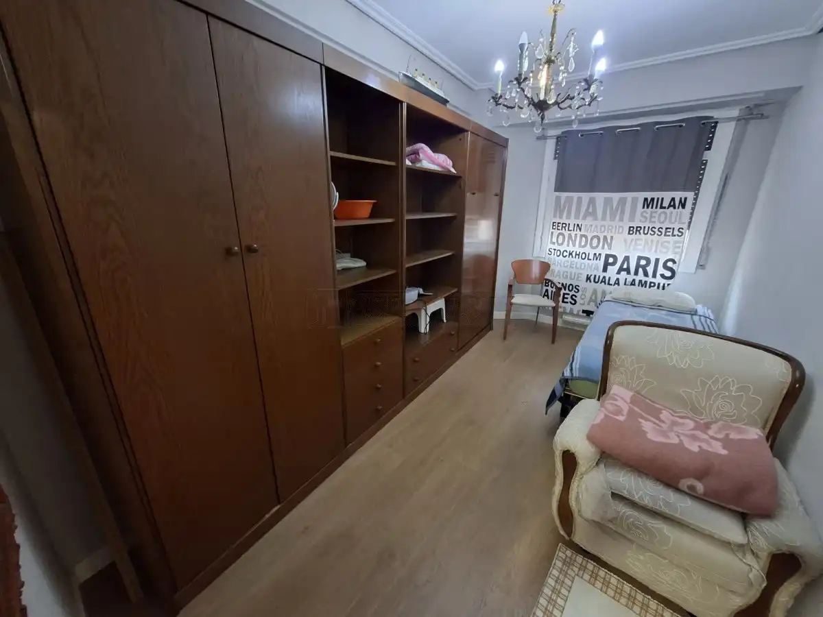 Bedroom of Flat for sale in Lovaina