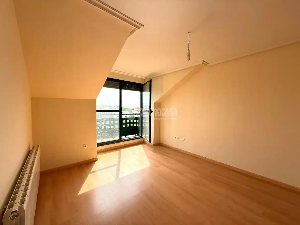 Habitación de Ático en venta en Villanubla con Calefacción, Parquet y Terraza