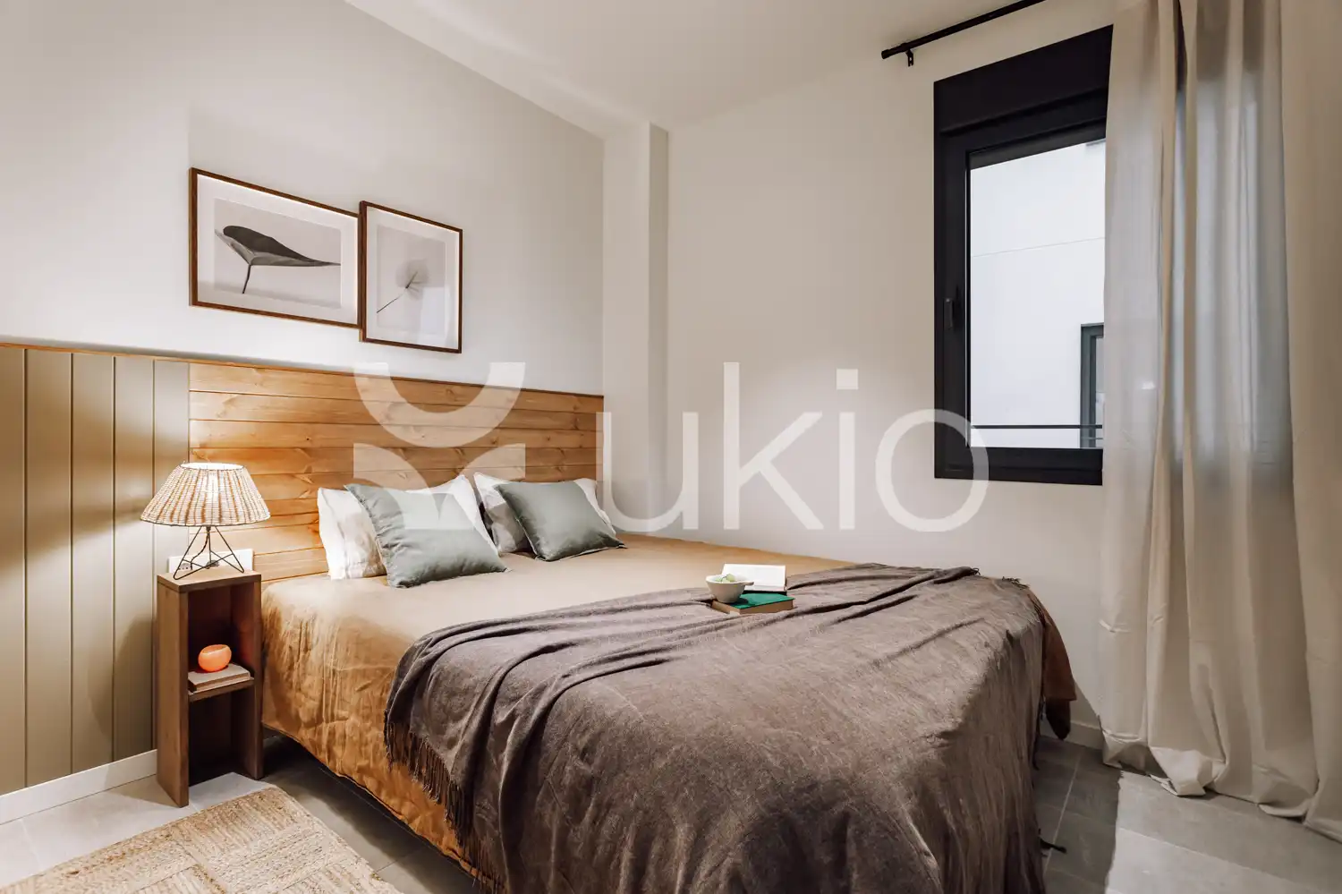 Dormitori de Apartament de lloguer en Barcelona amb Aire condicionat, Calefacció i Moblat