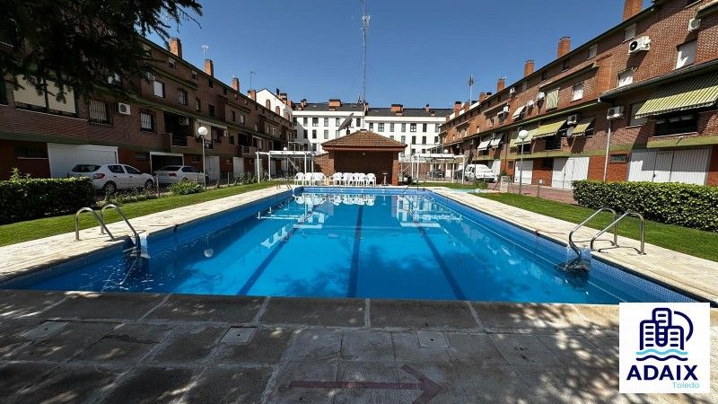 Piscina de Casa adosada en venda en  Toledo Capital amb Aire condicionat, Calefacció i Piscina