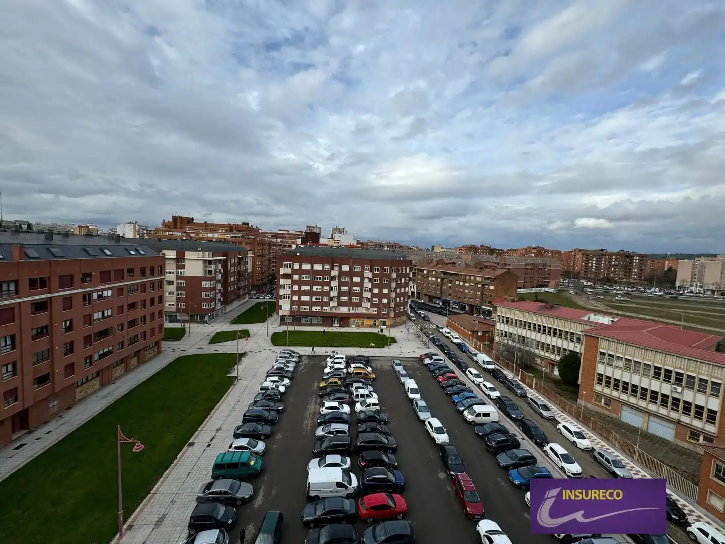 Parking de Dúplex en venta en León Capital  con Calefacción, Terraza y Trastero