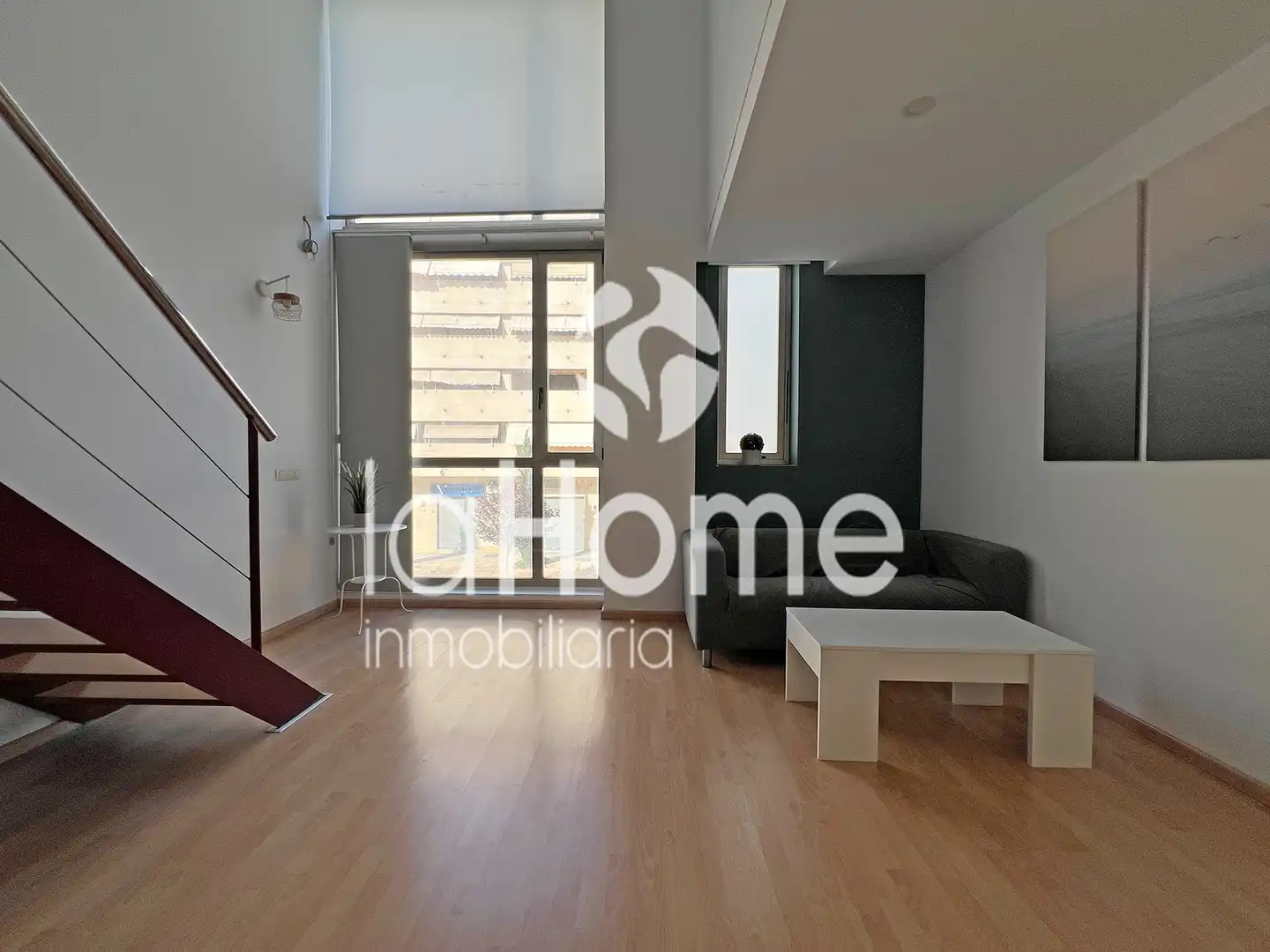 Sala d'estar de Local en venda en Paterna amb Aire condicionat i Parquet