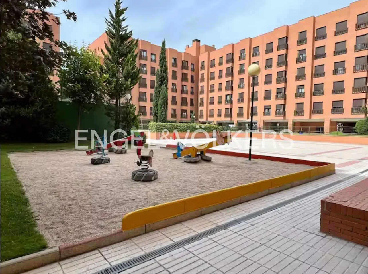 Vista exterior de Pis en venda en Madrid amb Aire condicionat, Calefacció i Piscina