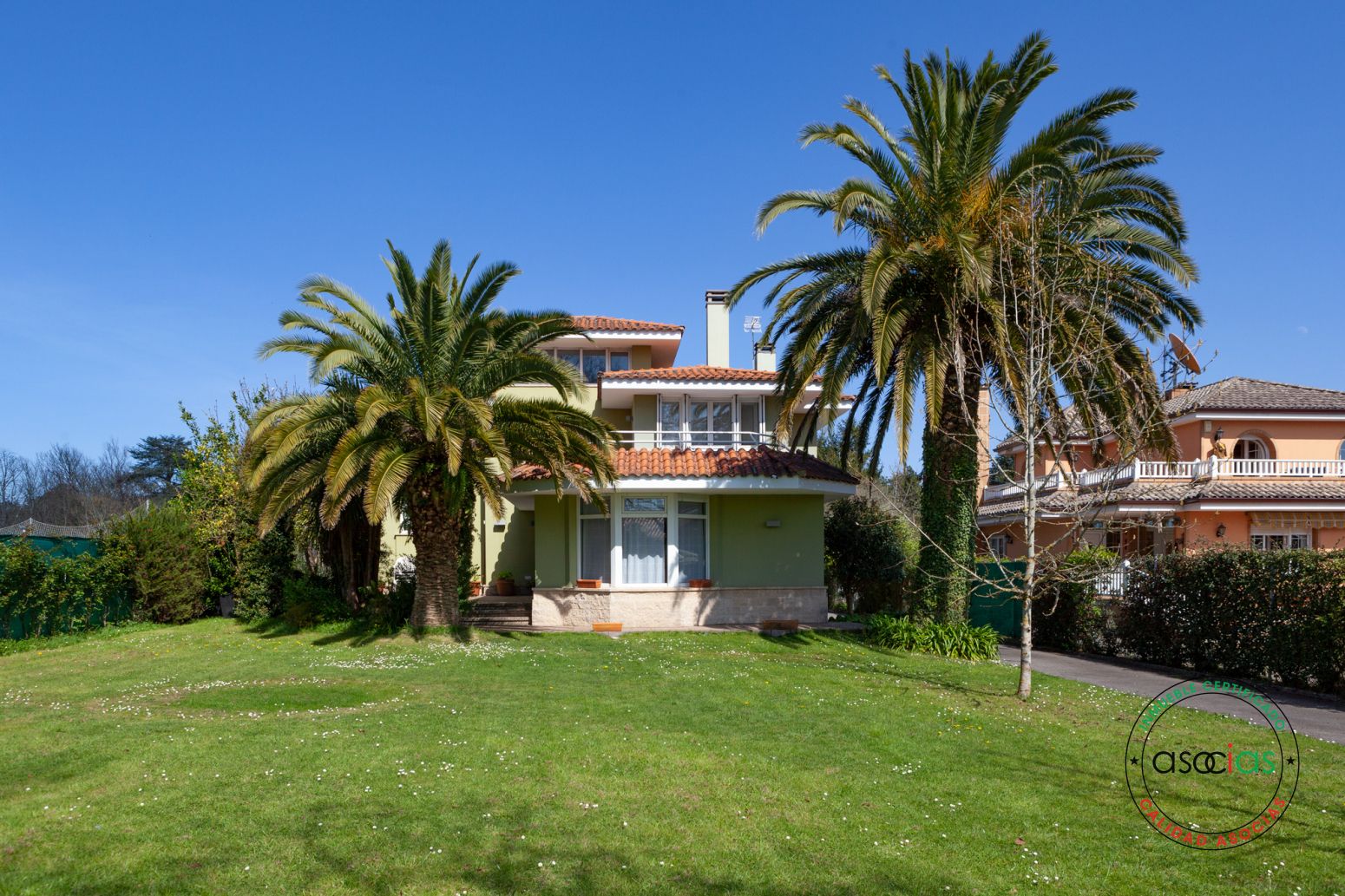Vista exterior de Casa o xalet en venda en Gijón  amb Calefacció, Jardí privat i Parquet