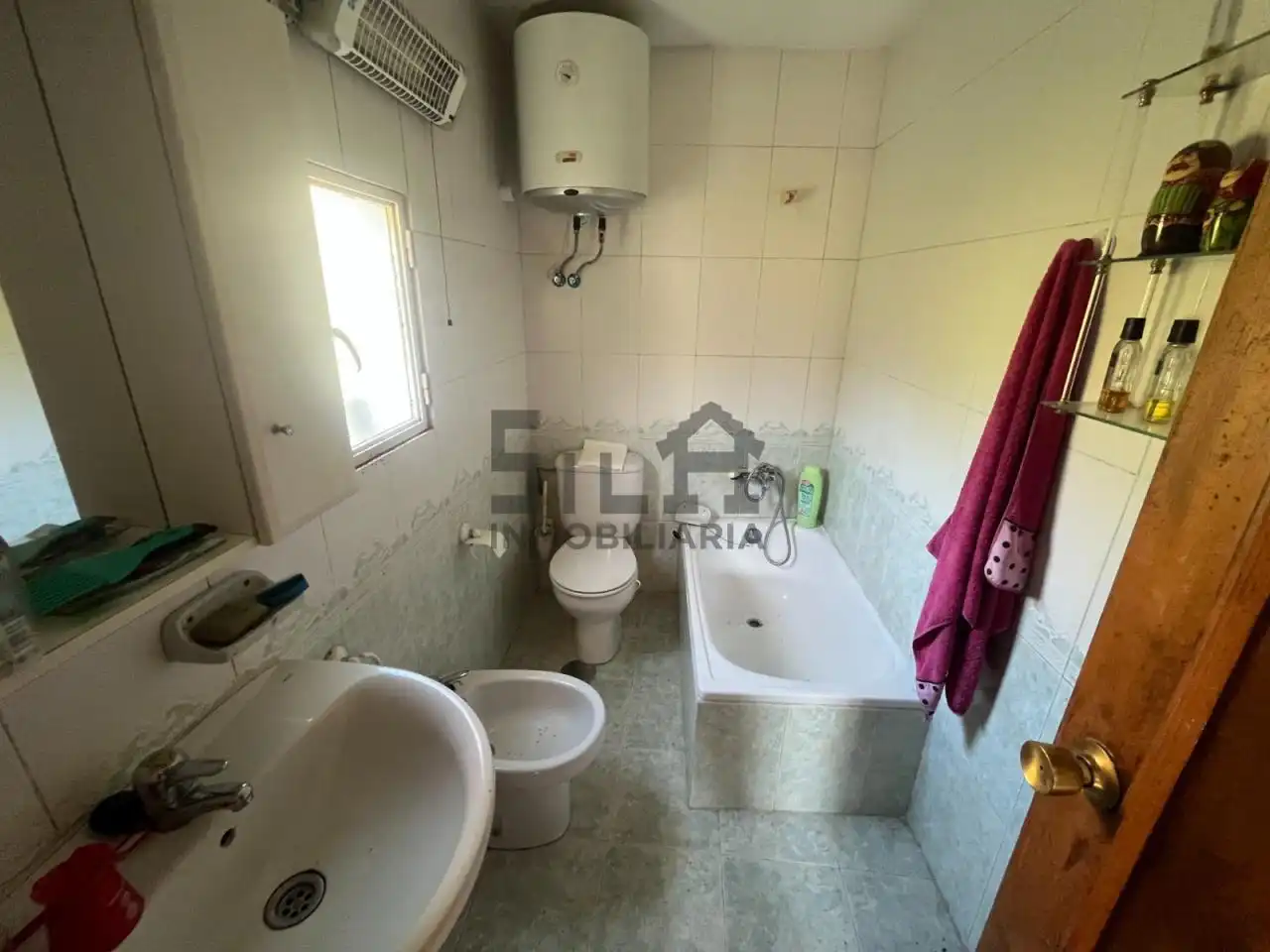 Bany de Casa o xalet en venda en Ourense Capital  amb Calefacció, Jardí privat i Terrassa