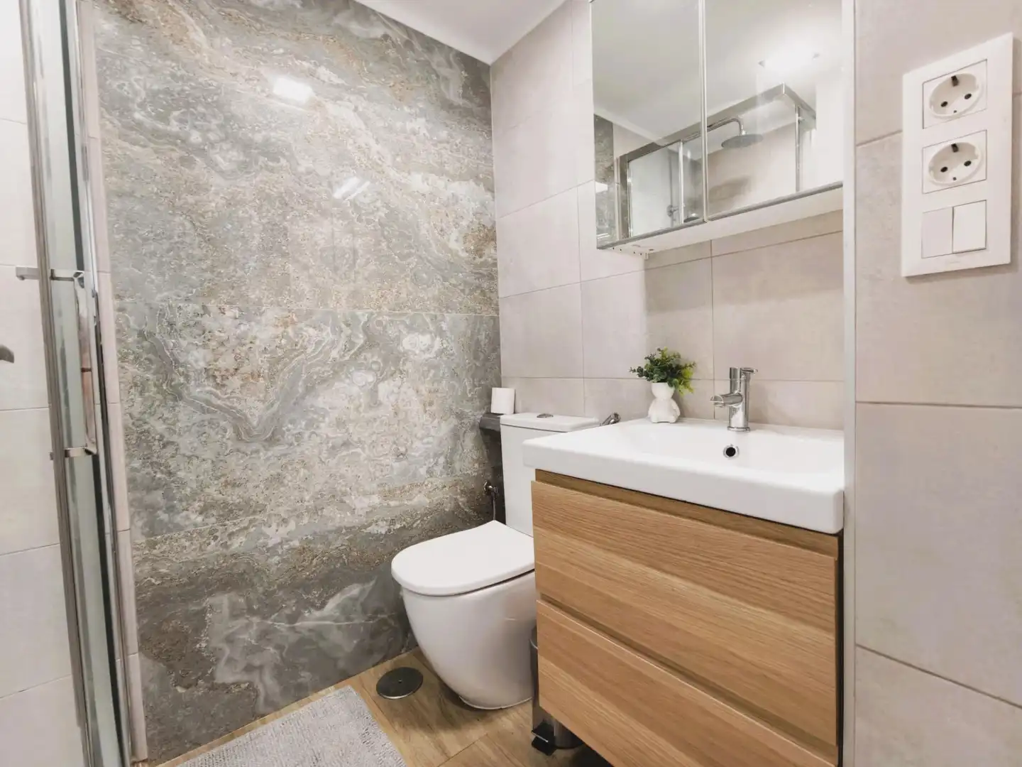Bathroom of Apartments for sale in Cuenca  with Air Conditioner, Terrace and Furnished