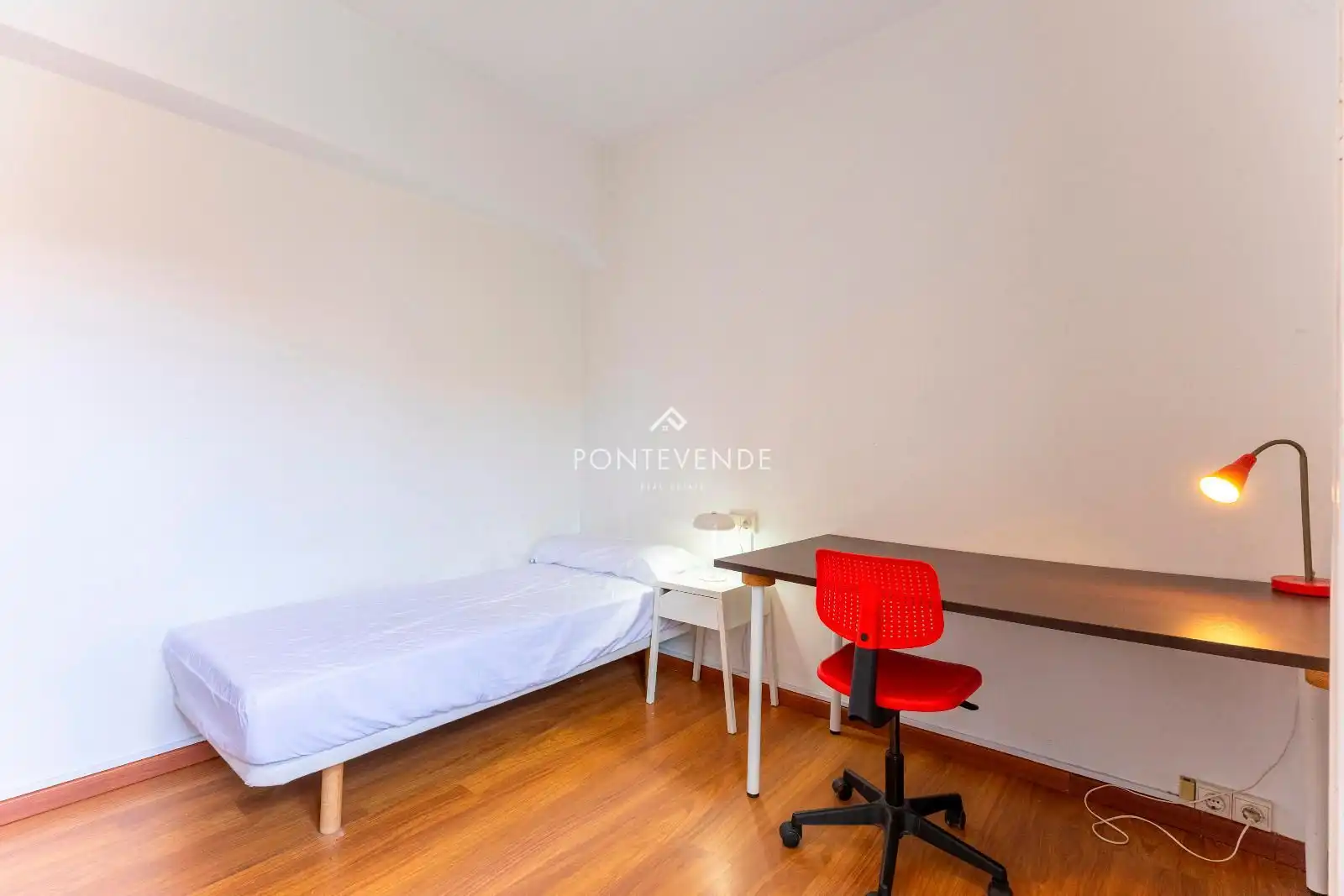 Bedroom of Flat for sale in Pontevedra Capital   with Heating, Terrace and Storage room