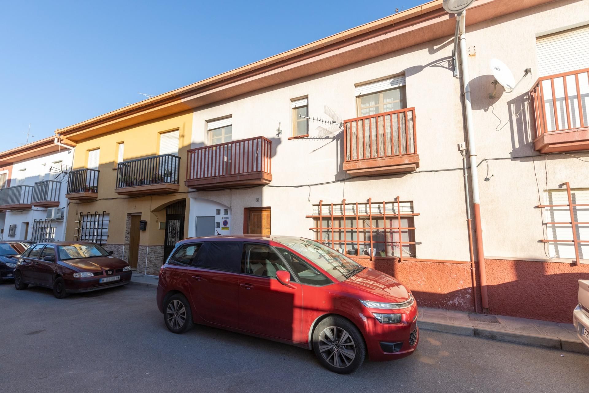Vista exterior de Casa adosada en venda en Vélez de Benaudalla amb Terrassa i Traster