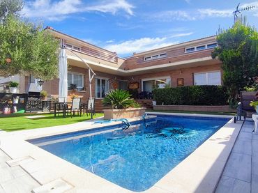 Xalet amb piscina en venda a Sant Salvador de Guardiola