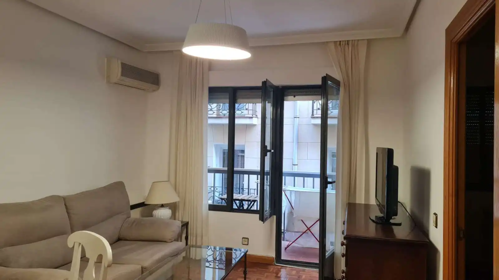 Wohnzimmer von Wohnungen zur untervermieten in Madrid mit Klimaanlage, Heizung und Terrasse