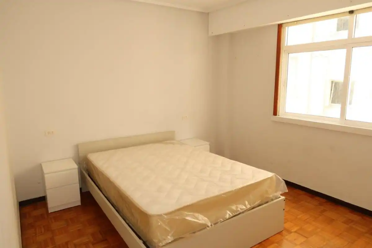 Schlafzimmer von Wohnung zur Miete in A Coruña Capital  mit Parkett