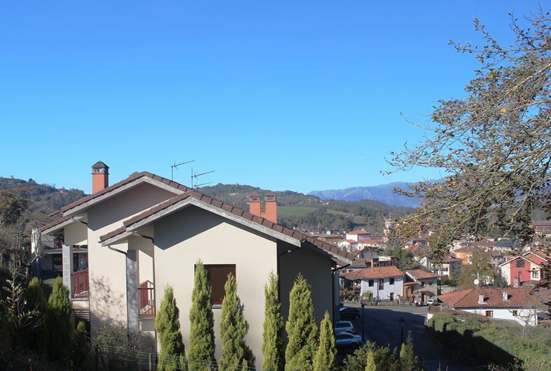 Vista exterior de Casa adosada en venda en Cangas de Onís