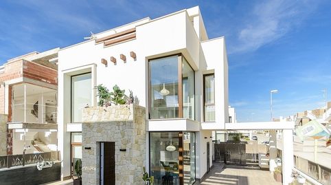 PRECIOSA VILLA MODERNA DE 3 DORM. DE NUEVA CONSTRUCCIÓN EN VERA, ALMERIA