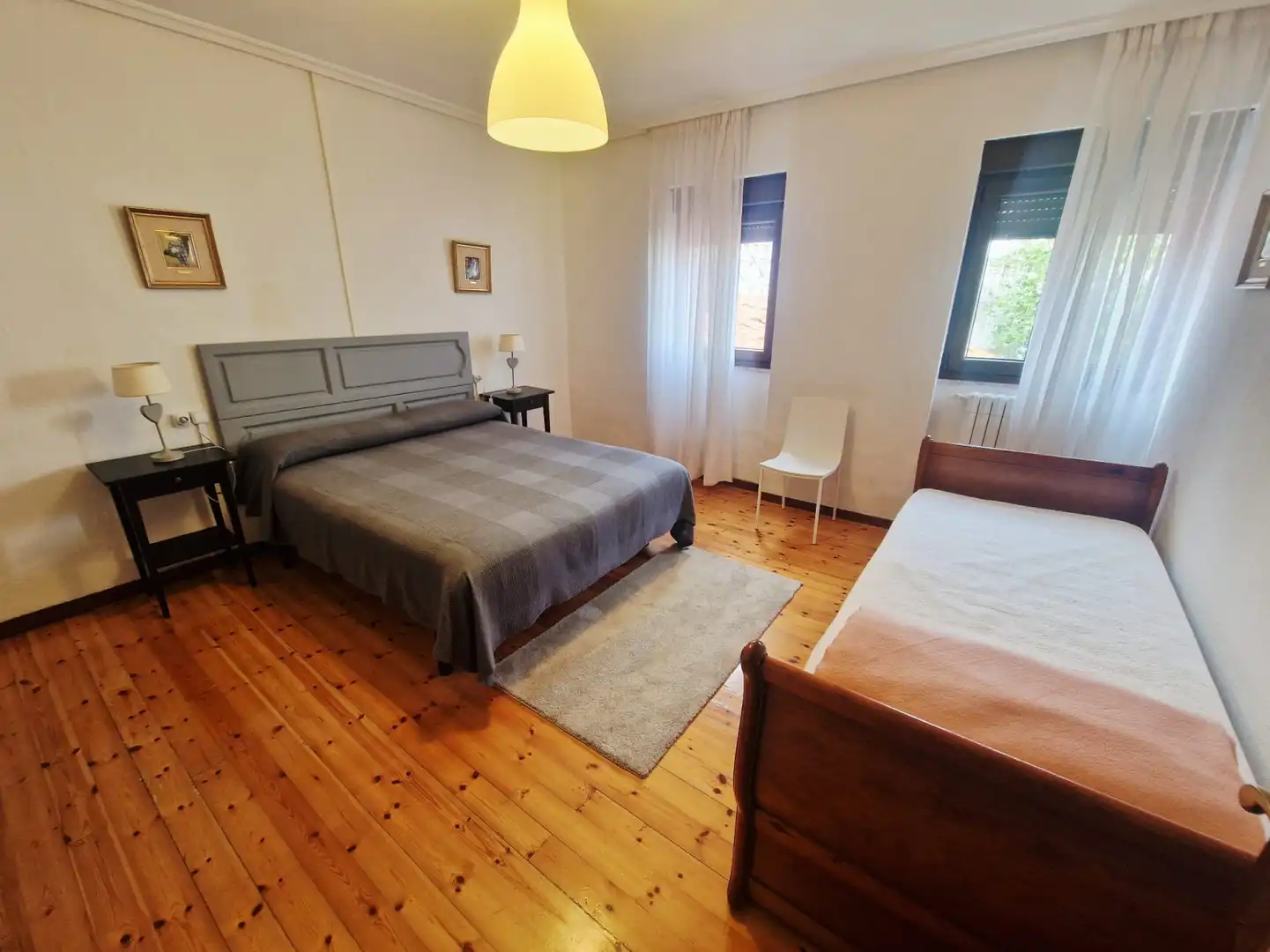 Habitación de Casa adosada en venta en Soto del Barco con Calefacción y Terraza