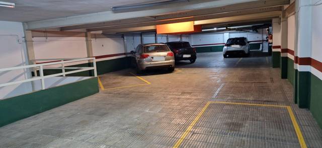 Garaje en Venta en Carrer d'Oliana en Sant Gervasi- Galvany