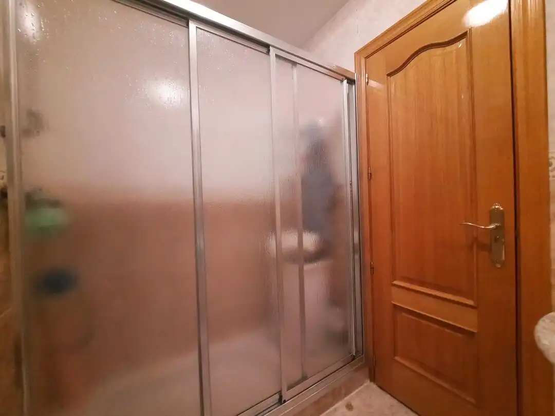Baño de Casa adosada en venta en Escalona con Aire acondicionado, Calefacción y Jardín privado