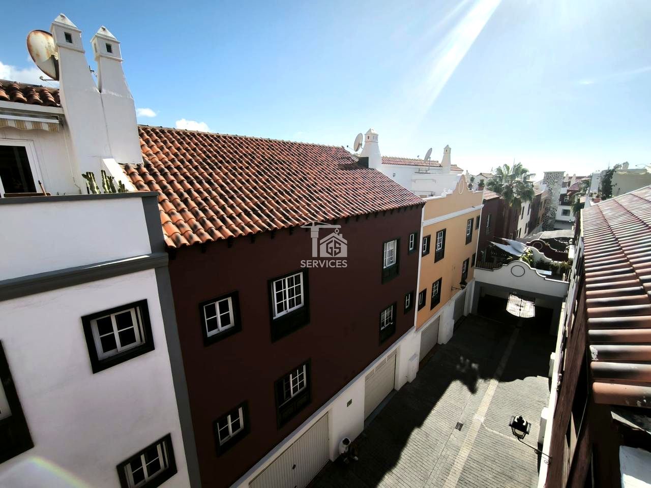 Vista exterior de Casa o xalet en venda en Adeje amb Aire condicionat, Jardí privat i Terrassa