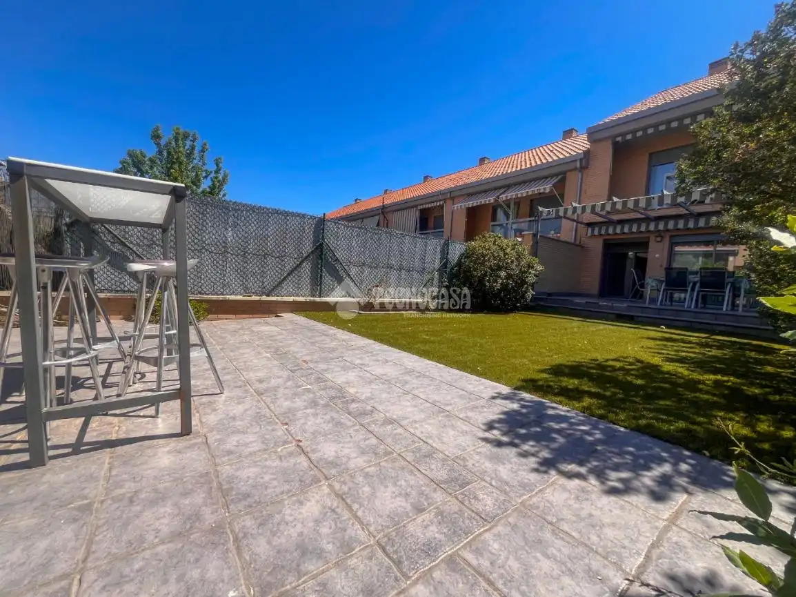 Casa aparellada amb piscina en venda a La Dehesa - El Pinar, imagen 8