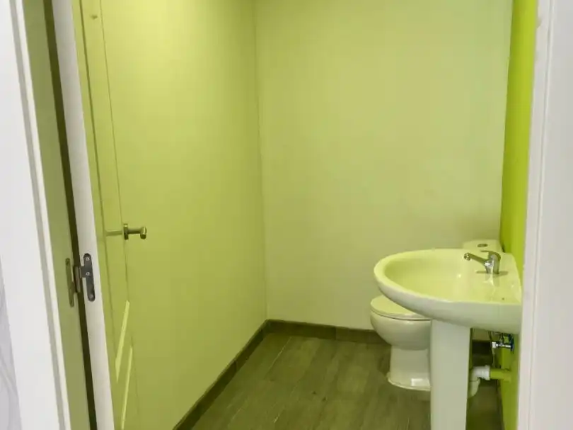 Badezimmer von Geschaftsraum zur Miete in Arévalo