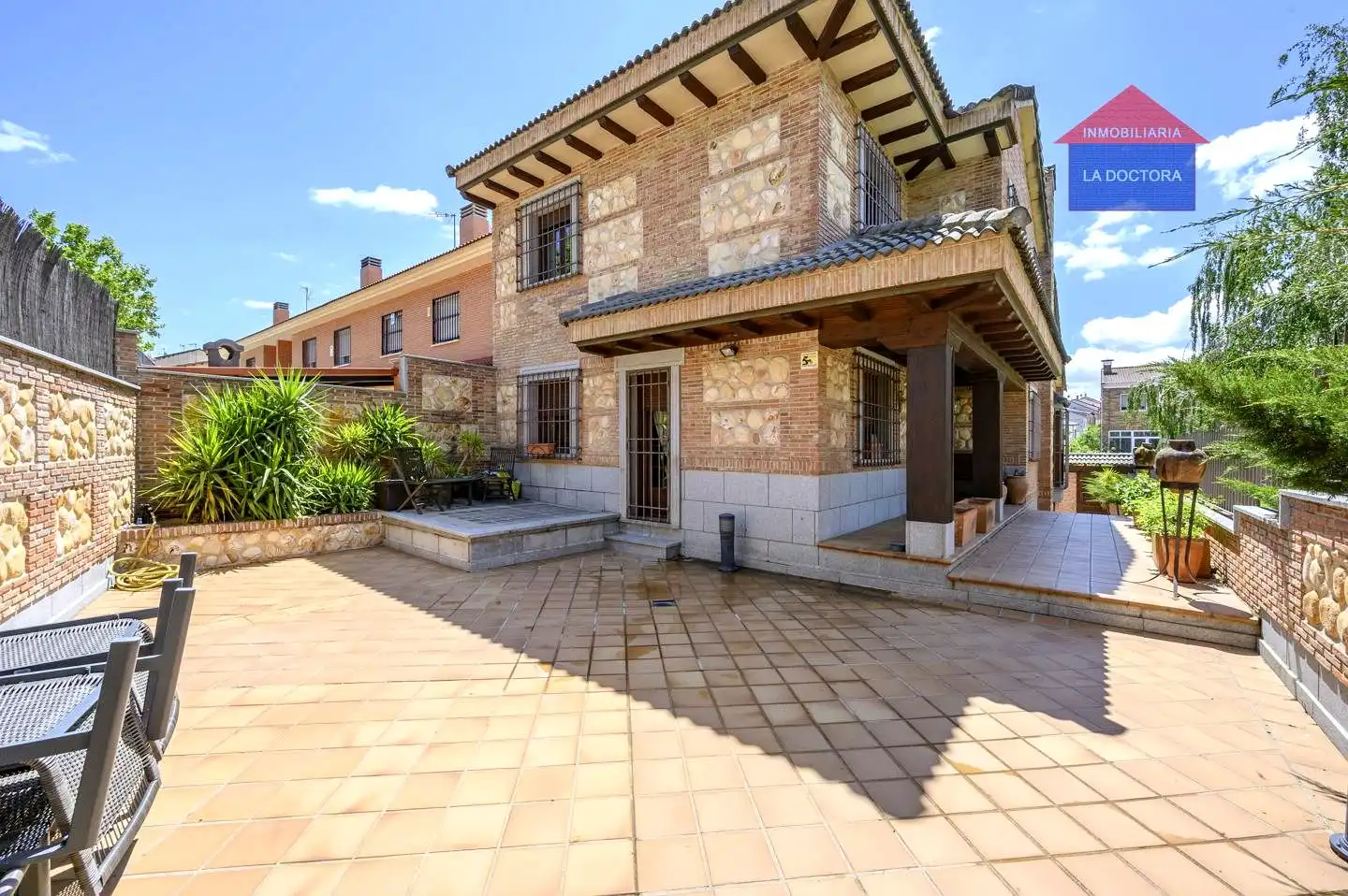 Exterior view of Detached homes for sale in Navalcarnero  with Air Conditioner, Heating and Private garden